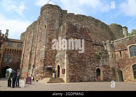 Castle Entrance, Berkeley Castle, Berkeley, Gloucestershire, England, Großbritannien, Großbritannien, Großbritannien, Europa Stockfoto