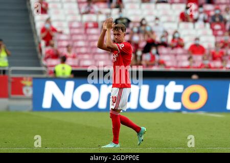 Lissabon, Portugal. August 2021. Luca Waldschmidt von SL Benfica während des Fußballspiels der Portugiesischen Liga zwischen SL Benfica und FC Arouca am 14. August 2021 im Luz-Stadion in Lissabon, Portugal. (Bild: © Pedro Fiuza/ZUMA Press Wire) Stockfoto