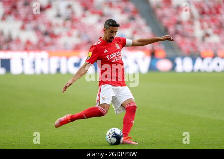 Lissabon, Portugal. August 2021. Andre Almeida von SL Benfica in Aktion beim Fußballspiel der Portugiesischen Liga zwischen SL Benfica und FC Arouca am 14. August 2021 im Luz-Stadion in Lissabon, Portugal. (Bild: © Pedro Fiuza/ZUMA Press Wire) Stockfoto