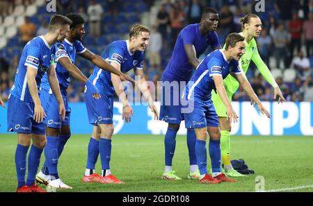 Genks Spieler feiern nach dem Gewinn eines Fußballmatches zwischen KRC Genk und Oud-Heverlee Leuven, Samstag, 14. August 2021 in Genk, am 4. Tag der 2021- Stockfoto