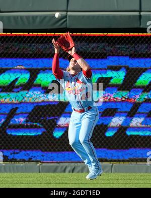 14. Aug 2021: St. Louis Cardinals Mittelfeldspieler Harrison Bader (48) macht einen Fang im Kauffman Stadium in Kansas City, MO. Cardinals besiegte die Royals 9-4 . Jon Robichaud/CSM. Stockfoto