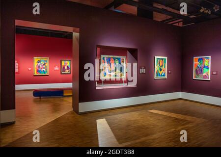 Niederlande, Groningen, Groninger Museum. Saal, der dem Kunstkollektiv De Ploeg gewidmet ist, was sowohl den Pflug als auch die Gruppe bedeutet. Gegründet Stockfoto