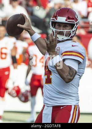 Santa Clara, Usa. August 2021. Der Quarterback Chad Henne (4) von Kansas City Chiefs tritt am Samstag, den 14. August 2021, im Levi's Stadium in Santa Clara, Califiornia gegen die San Francisco 49ers an. Die Chiefs gewannen 19:16. Foto von Terry Schmitt/UPI Credit: UPI/Alamy Live News Stockfoto