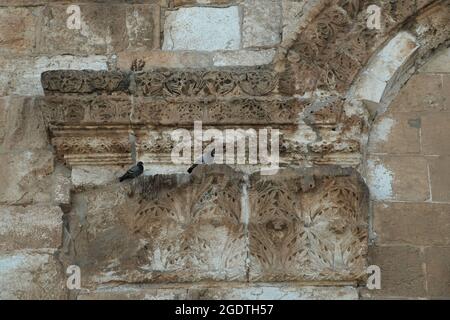 Dekoration am versiegelten gewölbten Goldenen Tor auch das Mercy Gate oder Bab al-Dhahabi in arabischer Sprache an den östlichen Mauern des Tempelbergins in der alten Stadt Ost-Jerusalem Israel Stockfoto