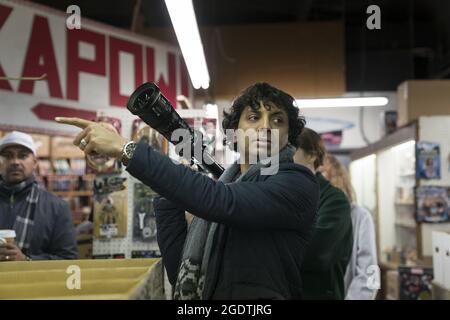 M. NIGHT SHYAMALAN im GLAS (2019), Regie: M. NIGHT SHYAMALAN. Kredit: UNIVERSAL / Album Stockfoto