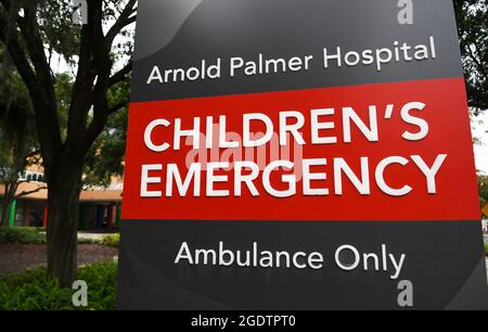 Orlando, Usa. August 2021. Am Noteingang des Arnold Palmer Kinderkrankenhauses ist ein Schild zu sehen. Die Anzahl der mit COVID-19 ins Krankenhaus eingeliefert Kinder in den Vereinigten Staaten erreichte mit etwas mehr als 1900 einen Rekordwert, wobei Florida das Land bei den hospitalisierten Kindern anführt, da diese Woche der Schulunterricht begann. (Foto von Paul Hennessy/SOPA Images/Sipa USA) Quelle: SIPA USA/Alamy Live News Stockfoto