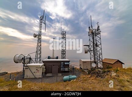 Telekommunikationsmast und Fernsehantennen, Steptoe Butte, Washington State, USA Stockfoto