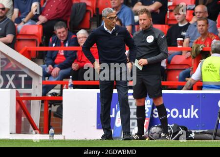 NOTTINGHAM, Großbritannien, 14. AUGUST Nottingham Forest Manager, Chris Hughton während des Sky Bet Championship-Spiels zwischen Nottingham Forest und Bournemouth am City Ground, Nottingham, am Samstag, 14. August 2021. (Kredit: Jon Hobley | MI News) Stockfoto