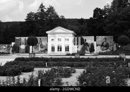 Baden bei Wien, Niederösterreich, Österreich. Festival La Gacilly 2021 in Baden bei Wien. Die Fotoausstellung im Rosarium im Doblhoffpark Stockfoto