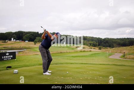Der Engländer Jonathan Thomson schlägt am vierten Tag des Cazoo Classic im London Golf Club in Ash, Kent, den 10. Ab. Bilddatum: Sonntag, 15. August 2021. Stockfoto