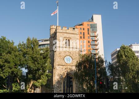 Das 15. Jahrhundert Kirche Turm von St. Maria, der Jungfrau, in Putney, Putney High Street, London, UK Stockfoto