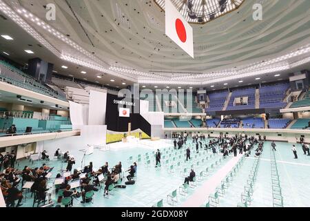 Tokio, Japan. August 2021. 2021 Jahre nach Kriegsende am 15. August 2021 in Tokio, Japan, fand im Nippon Budokan in Chiyoda ward, Tokio, die Gedenkfeier zum Nationalkrieg 76 statt. (Foto von Kazuki Oishi/Sipa USA) Quelle: SIPA USA/Alamy Live News Stockfoto