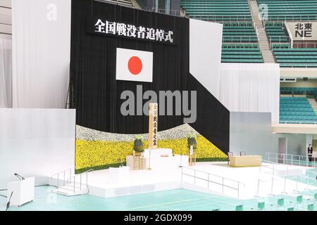 Tokio, Japan. August 2021. 2021 Jahre nach Kriegsende am 15. August 2021 in Tokio, Japan, fand im Nippon Budokan in Chiyoda ward, Tokio, die Gedenkfeier zum Nationalkrieg 76 statt. (Foto von Kazuki Oishi/Sipa USA) Quelle: SIPA USA/Alamy Live News Stockfoto