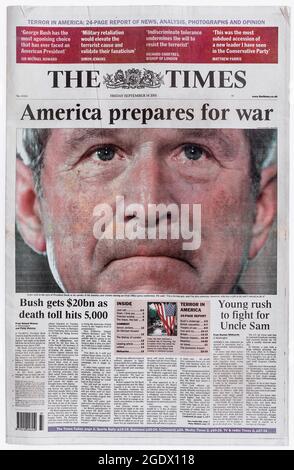 Die englische Titelseite der Zeitung „The Times“ datiert vom 14. September und berichtet über den Terroranschlag von 9/11 auf das World Trade Center, New York, USA, 11. September 2001. Stockfoto