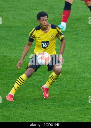 Jude BELLINGHAM , Nr. 22 BVB im Spiel BORUSSIA DORTMUND - EINTRACHT FRANKFURT 5-2 1.Deutsche Fußballliga am 14. August 2021 in Dortmund, Deutschland Saison 2020/2021, Spieltag 1, 1.Bundesliga, 1.Spieltag, BVB, © Peter Schatz / Alamy Live News - die DFL-VORSCHRIFTEN VERBIETEN DIE VERWENDUNG VON FOTOS als BILDSEQUENZEN und/oder QUASI-VIDEO - Stockfoto