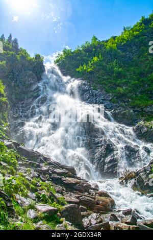 Balea Wasserfall in Fagaras Gebirge, Karpaten, in Siebenbürgen, Sibiu County, Rumänien Stockfoto