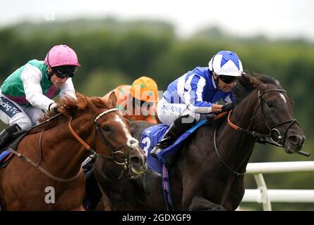 Möglicher Mann mit Jockey Silvestre de Sousa (rechts), Boltaway mit Jockey Paul Mulrennan (links) und Kings Prince mit Jockey Patrick Joseph McDonald während des Mary Clark „Favorite Day of the Year“ Handicap auf der Rennbahn Pontefract. Bilddatum: Sonntag, 15. August 2021. Siehe PA Story RACING Pontefract. Bildnachweis sollte lauten: Tim Goode/PA Wire. EINSCHRÄNKUNGEN: Die Nutzung unterliegt Einschränkungen. Nur redaktionelle Verwendung, keine kommerzielle Nutzung ohne vorherige Zustimmung des Rechteinhabers. Stockfoto