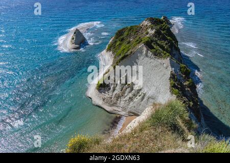 Blick vom Gipfel von Akra Drastis - Kap Drastis, nordwestlichster Punkt der Insel Korfu, Ionische Insel in Griechenland Stockfoto
