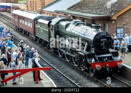 The West Somerset Steam Express 14/8/2021. Gezogen von Lok 45596 Bahamas. Stockfoto