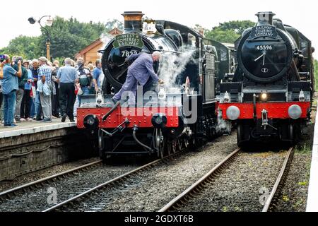The West Somerset Steam Express 14/8/2021. Gezogen von Lok 45596 Bahamas und Manor Klasse Odney Manor und Foxcote Manor. Stockfoto