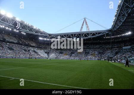 Gesamtansicht des Allianz Stadions während des Vorsaison-Freundschaftsspiel zwischen Juventus FC und Atalanta Bergamasca Calcio im Allianz Stadium am 14. August 2021 in Turin, Italien. Stockfoto