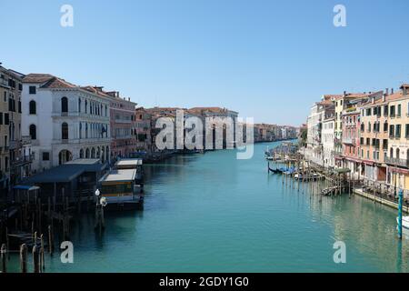 Eine allgemeine Ansicht des Grand Canal, während der Coronavirus-Pandemie in Venedig, Italien, 25. April 2020 Stockfoto