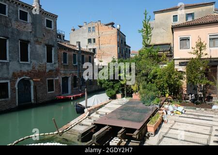 Eine allgemeine Ansicht eines Kanals, während der Coronavirus-Krankheit in Venedig, Italien 23 April, 2020 Stockfoto