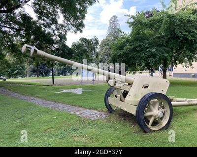 VALKENBURG, NIEDERLANDE - 07. Aug 2021: Ein deutscher Weltkrieg 2 Pak 40, 75 mm Panzerabwehrkanone, die in der letzten Schlacht um Valkenburg im Jahr 1944 eingesetzt wurde Stockfoto