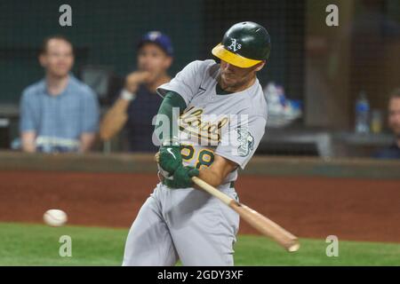 14 2021. August: Oakland erster Baseman Matt Olson (28) in Aktion während des Spiels mit den Oakland Athletics und Texas Rangers im Globe Life Field in Arlington Tx. David Seelig/Cal Sport Medi Stockfoto