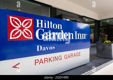 Davos, Schweiz - 17. Juli 2020: Hilton Garden Inn Hotel in Davos Stockfoto