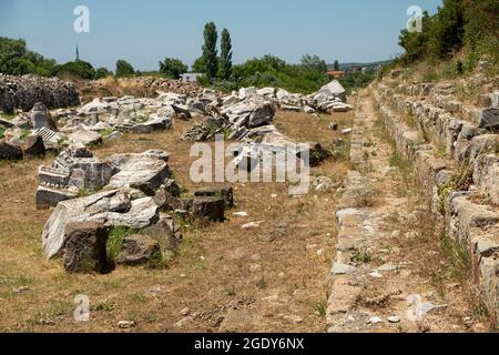 Bei Ausgrabungen am Tempel von Kyzikos Hadrian in der nordwestlichen Provinz des Erdek-Bezirks von Balikesir, dem größten korinthischen Stil der Welt Stockfoto