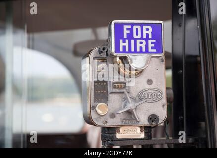 Meter auf einem Beardmore London Taxi 1959 bei der Helensburgh Classic Autorallye von Sandra Brown aus Glasgow. Stockfoto