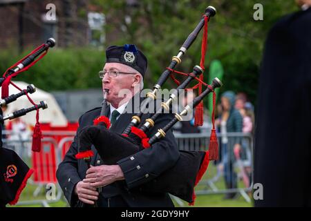 Lliverpool Clan Wallace Pipe Band treten beim Penketh Carnival 2021 auf Stockfoto