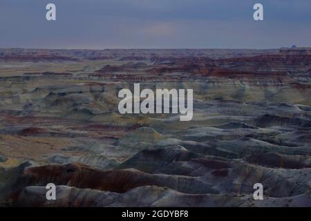 Winslow, Arizona, USA. August 2021. Die Painted Desert nördlich von Winslow, Arizona. Dieses Wunder der Natur erstreckt sich bis zum versteinerten Wald im Osten auf dem Navajo Reservat. (Bild: © Christopher Brown/ZUMA Press Wire) Stockfoto