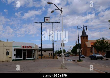 Winslow, Arizona, USA. August 2021. Geschlossene Texaco-Station in Winslow, Arizona, an der Route 66 (Bild: © Christopher Brown/ZUMA Press Wire) Stockfoto