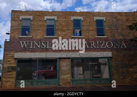 Winslow, Arizona, USA. August 2021. Wandgemälde in Winslow, Arizona auf der Route 66 von John Pugh. (Bild: © Christopher Brown/ZUMA Press Wire) Stockfoto