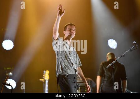 Riola Sardo, Italien. August 2021. Antonio Diodato durante Diodato Live Estate 21, Concerto cantante italiano in Riola Sardo, Italia, 14 agosto 2021 Credit: Independent Photo Agency/Alamy Live News Stockfoto