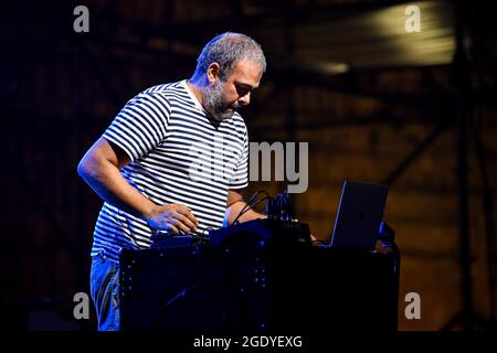 Riola Sardo, Italien. August 2021. Apertura durante Diodato Live Estate 21, Concerto cantante italiano in Riola Sardo, Italia, 14 agosto 2021 Quelle: Unabhängige Fotoagentur/Alamy Live News Stockfoto