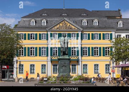 Bronzestatue von Ludwig van Beethoven auf dem Bonner Marktplatz Stockfoto