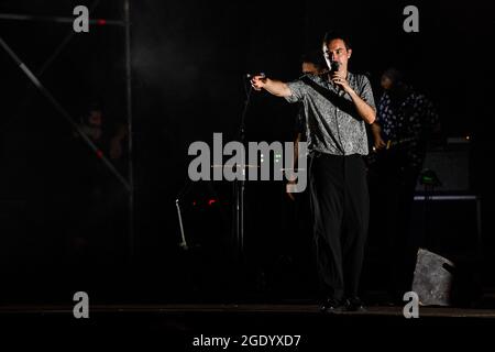 Riola Sardo, Italien. August 2021. Antonio Diodato durante Diodato Live Estate 21, Concerto cantante italiano in Riola Sardo, Italia, 14 agosto 2021 Credit: Independent Photo Agency/Alamy Live News Stockfoto