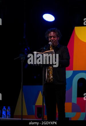 Der Dichter Lemn Sissay liest aus seinem Buch "Mein Name ist Warum?" Beim Fringe -by-the-Sea Festival, North Berwick, Schottland, Großbritannien Stockfoto