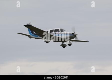 G-BVNS, eine Piper PA-28-181 Archer II Cherokee betrieben von schottischen Airways Flyers am Flughafen Prestwick in Ayrshire. Stockfoto