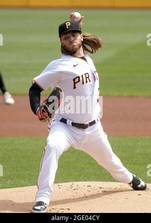 Pittsburgh, Usa. August 2021. Pirates Pitcher Dillion Peters wirft am Sonntag, den 15. August 2021 in Pittsburgh im PNC Park das erste Inning gegen die Milwaukee Brewers. Foto von Archie Corper/UPI Credit: UPI/Alamy Live News Stockfoto