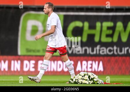 Die Abbildung zeigt eine Schweigeminute zu Ehren von Franck Berrier vor einem Fußballspiel zwischen SV Zulte Waregem und Club Brugge KV am Sonntag Stockfoto