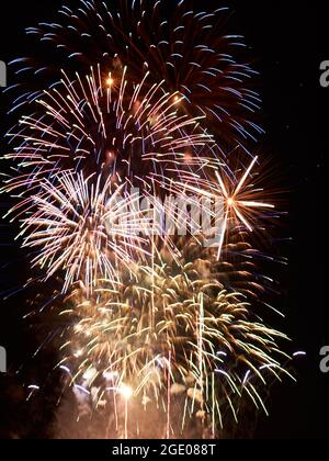 Feuerwerk Burg bei der Feier der fallas von Valencia dutante die Nacht des nit des FOC Stockfoto