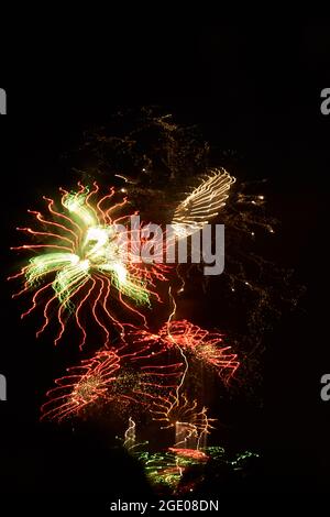 Feuerwerk Burg bei der Feier der fallas von Valencia dutante die Nacht des nit des FOC Stockfoto