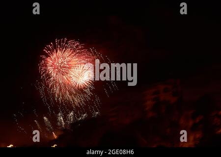 Feuerwerk Burg bei der Feier der fallas von Valencia dutante die Nacht des nit des FOC Stockfoto