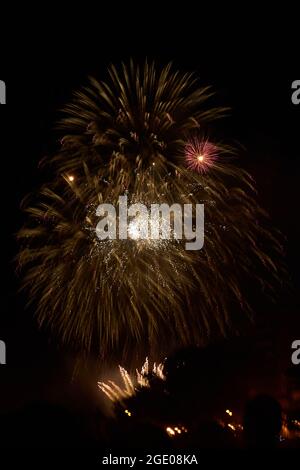 Feuerwerk Burg bei der Feier der fallas von Valencia dutante die Nacht des nit des FOC Stockfoto