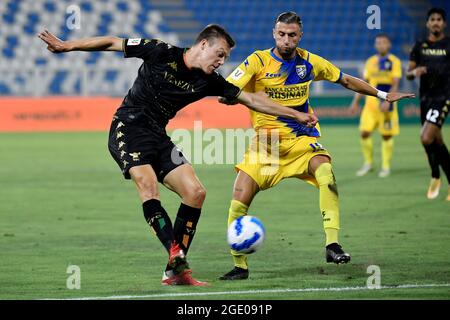 Ferrara, Italien. Januar 2016. Daan Heymans aus Venedig und Alessio Tribuzzi aus Frosinone während des Fußballspiels zwischen dem FC Venezia und Frosinone Calcio im Stadion Paolo Mazza in Ferrara (Italien) am 15. August 2021. Foto Andrea Staccioli/Insidefoto Kredit: Insidefoto srl/Alamy Live News Stockfoto