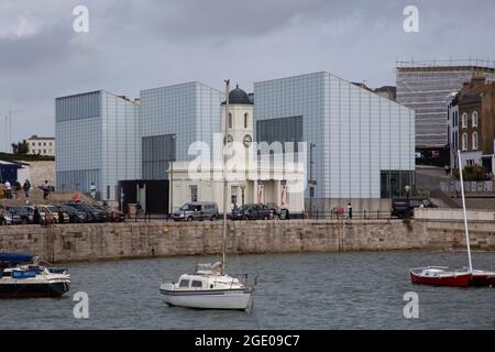 Die Galerie für zeitgenössische Kunst Turner und das Thanet Visitor Information Centre, Rendezvous an der Margate-Küste, Ket England, Großbritannien Stockfoto